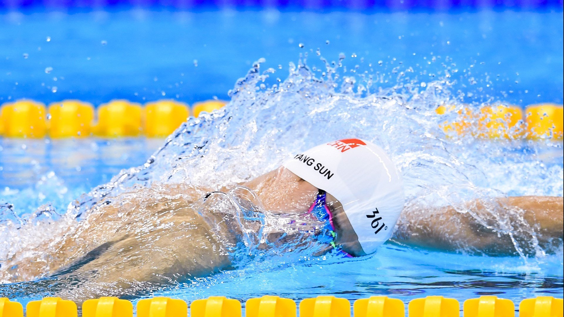 _科技助力运动：智能穿戴助攻运动表现_，智能运动穿戴设备